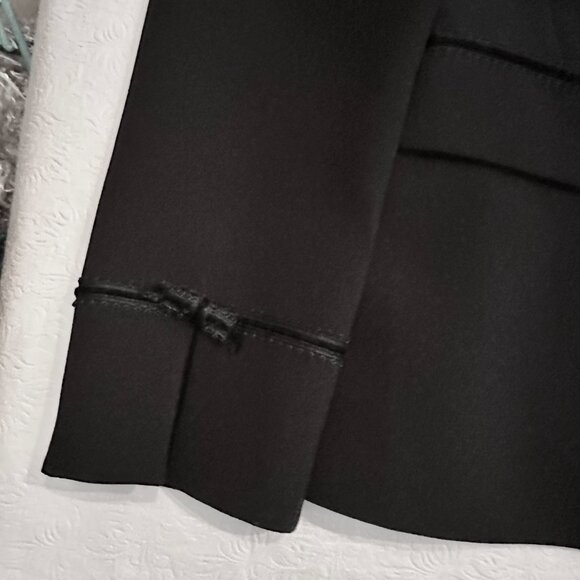 Tahari Wms Black fully lined 2 piece Pants Suit size 8 - Picture 11 of 14